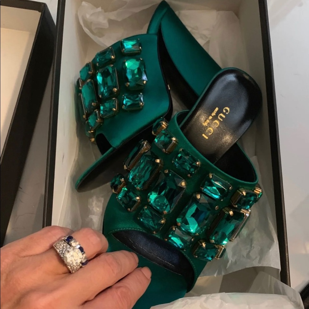🚫Sold🚫 New! Gucci Green Satin Jeweled Mules - Picture 1 of 7